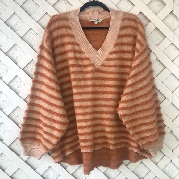 DAVI & DANI Sweaters - Davi & Dani Long Sleeve V-Neck Striped Sweater Size Large